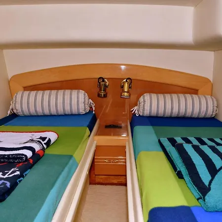 Luxury Yacht Kamikara Bateau-hôtel