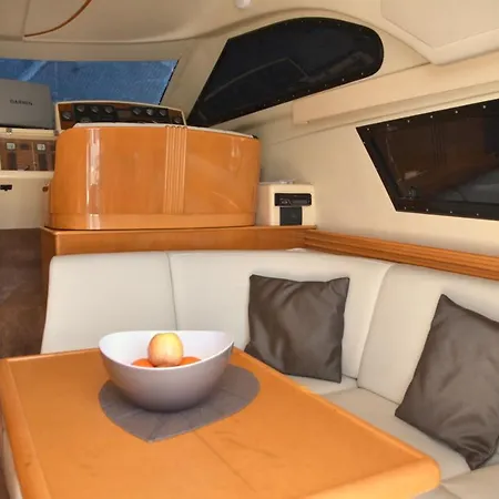 Luxury Yacht Kamikara 보트호텔 산미겔데아보나