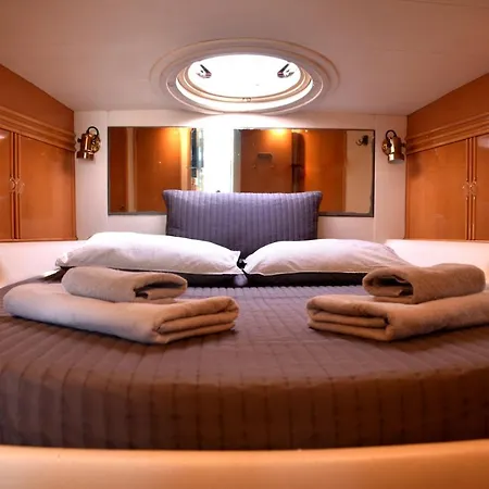 Hotel en barco Luxury Yacht Kamikara