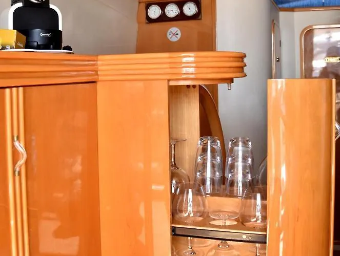 Luxury Yacht Kamikara Bateau-hôtel