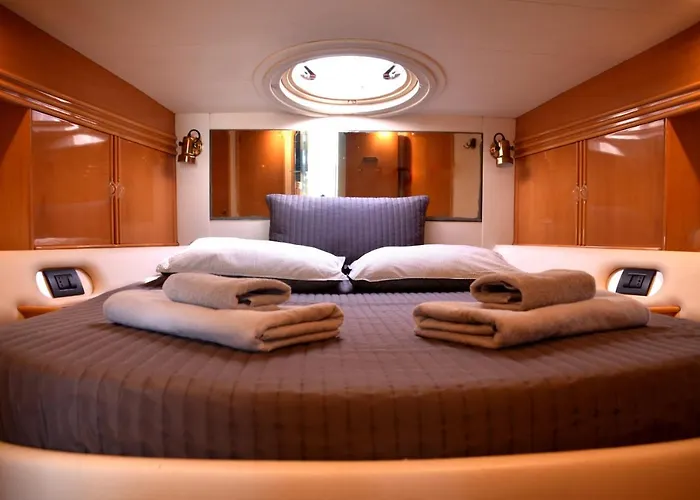 Ботель Luxury Yacht Kamikara