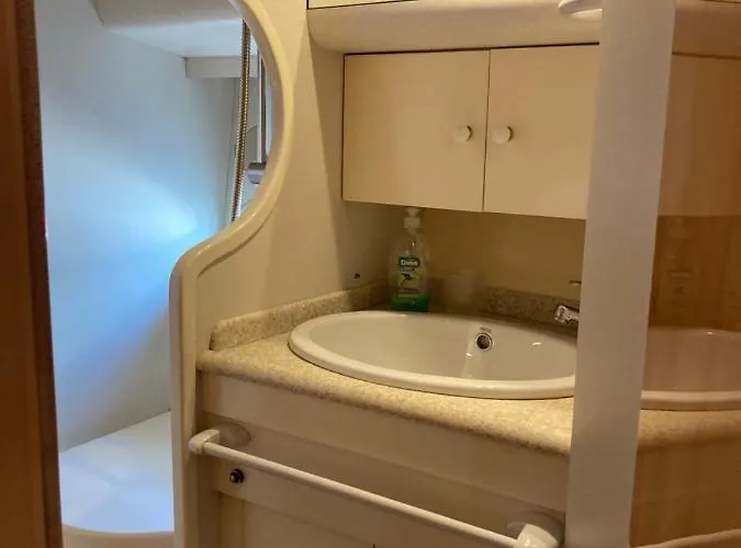 Luxury Yacht Kamikara Ботель