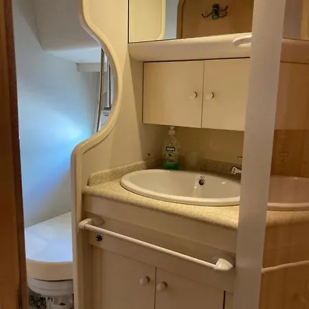 Luxury Yacht Kamikara ספינת מלון