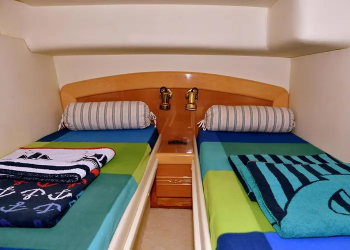 Luxury Yacht Kamikara Úszó hotel