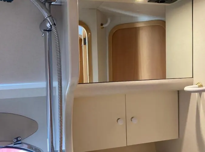 Luxury Yacht Kamikara Úszó hotel