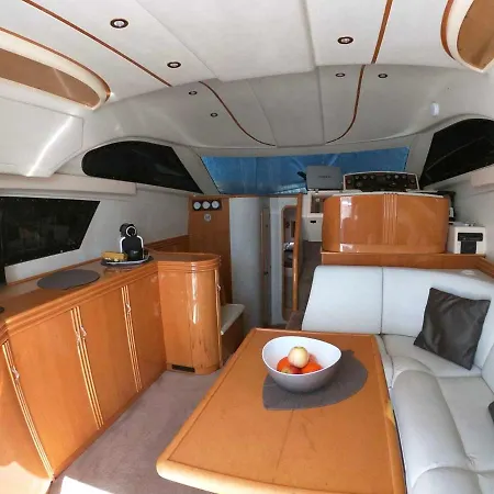 Hotel na wodzie Luxury Yacht Kamikara *